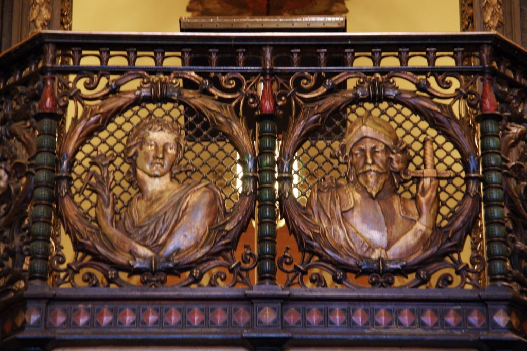 A close-up of the adornment at the top of the Rendezvous Court stairway.