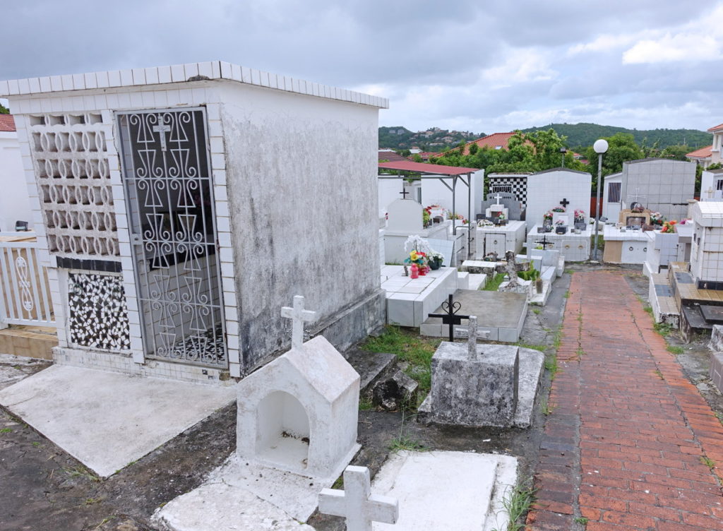 The cemetery adjoining Église Notre Dame de la Bonne Délivrance.