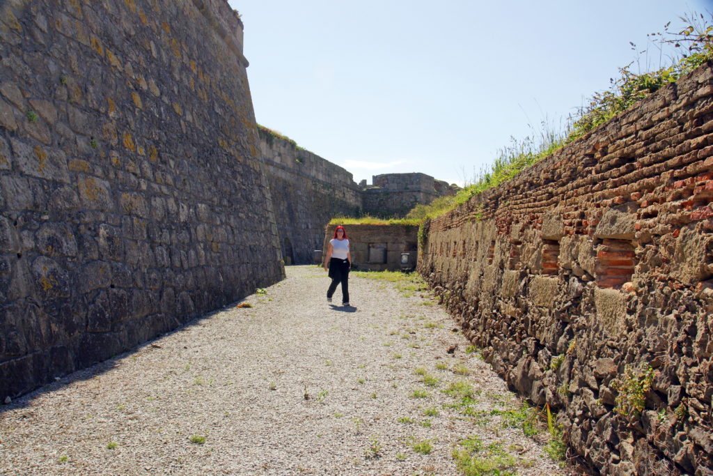 Forte de São Francisco do Queijo inner curtain wall.