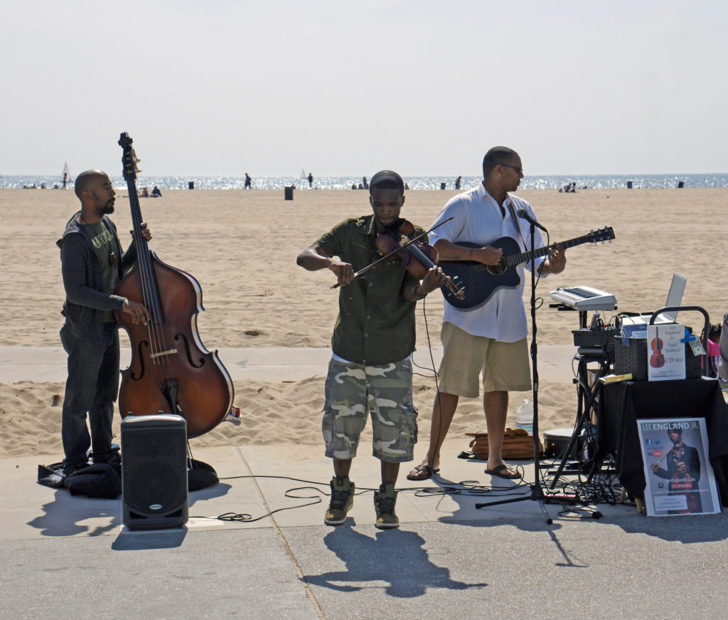 Lee England, Jr. entertaining on the boardwalk.