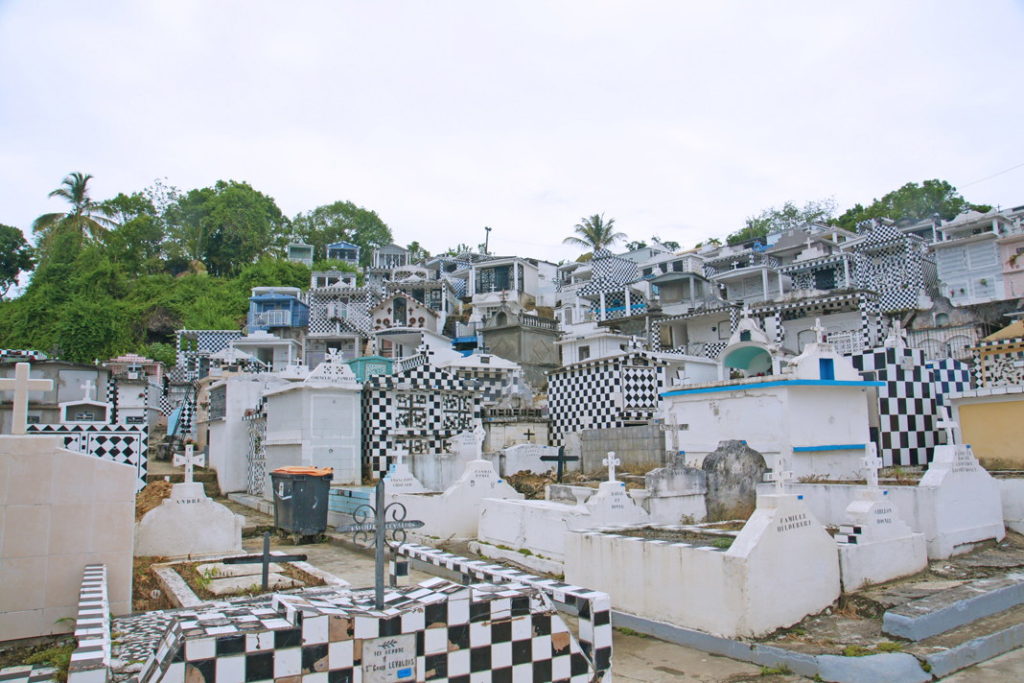 Cimetière de Morne-à-l’Eau, “un cimetière pas comme les autres en Guadeloupe”.