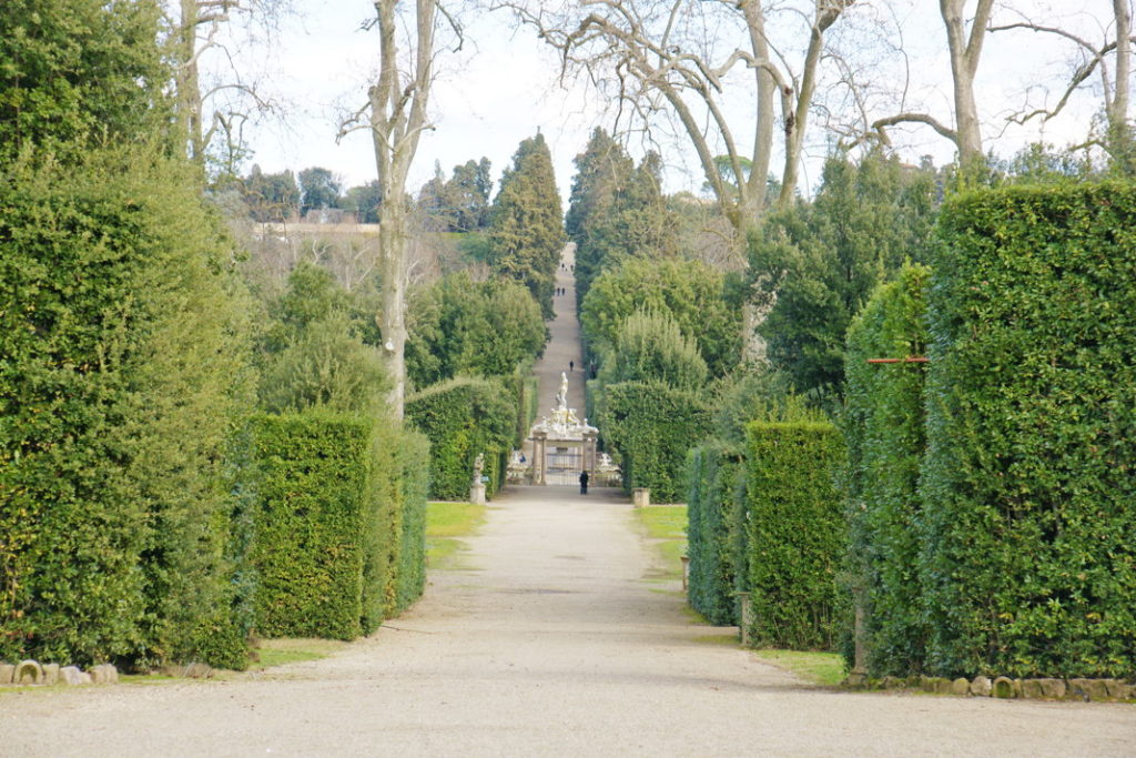 Path leading to the entrance of the Giardino di Boboli.