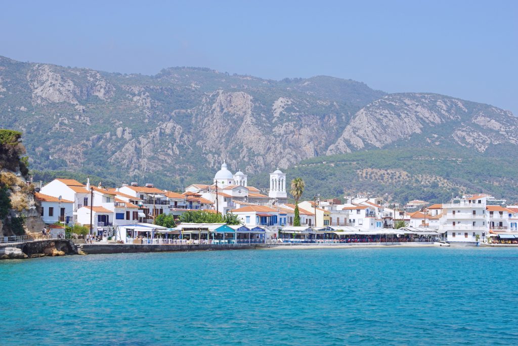 Saint Nikolaos church, the parish church of Samos, is the town's only landmark building.