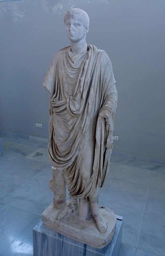 A statue of a Roman, once headless.