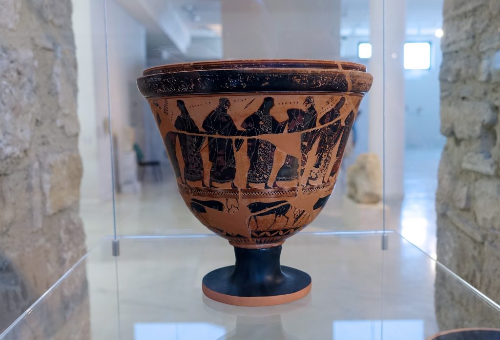 One of the many urns on display; this one includes writing.