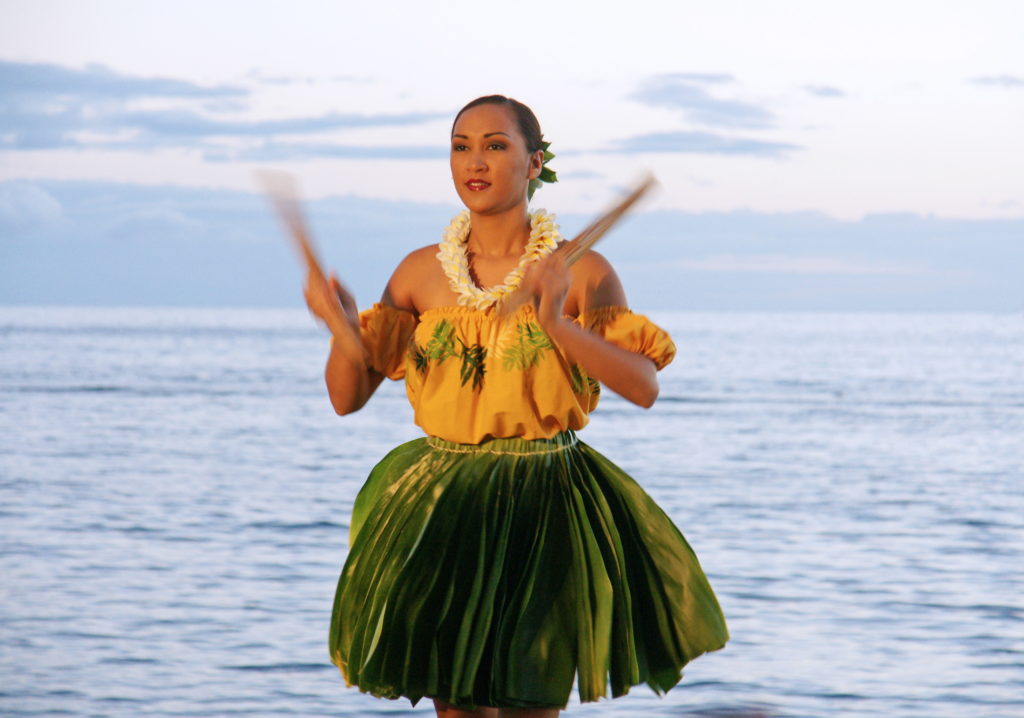 Pūʻili are struck together, producing a soft rattling sound.