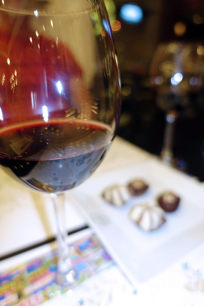Red wine and chocolate: our favorite!