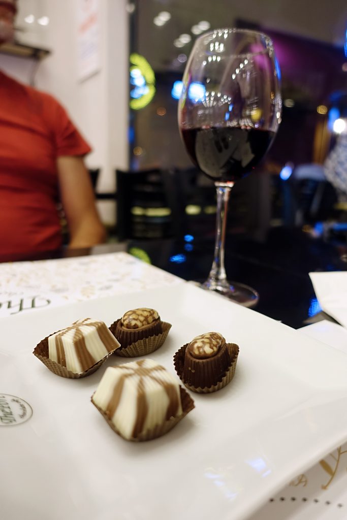 Chocolate and red wine: our favorite!