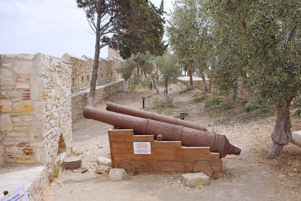 "It is dangerous and forbidden to move or to climb on top of the cannon."