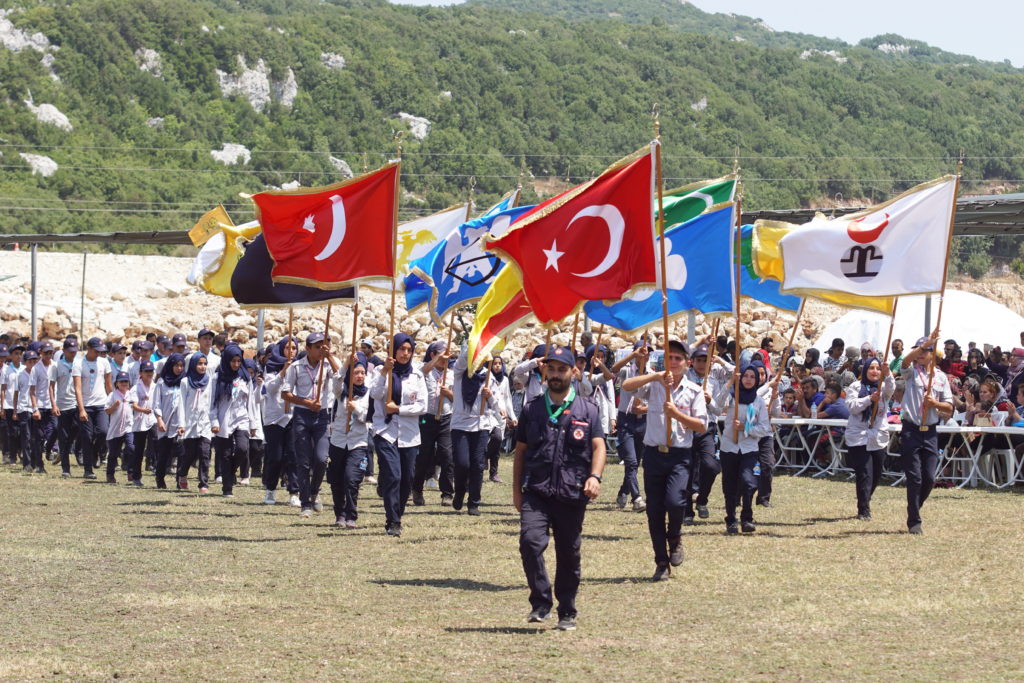 Girl scouts and boy scouts look the same in every country.