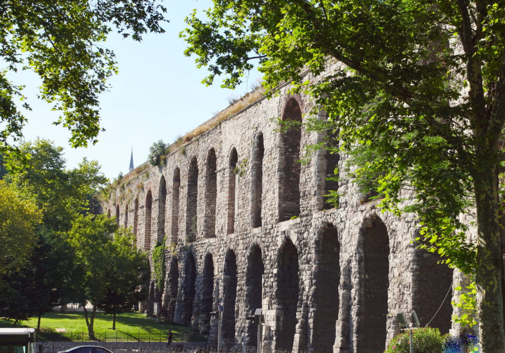 The Romans made good use of Roman arches.