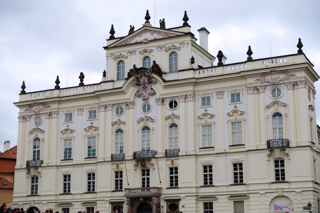 It's  the Archbishop’s Palace!  Let's go inside!