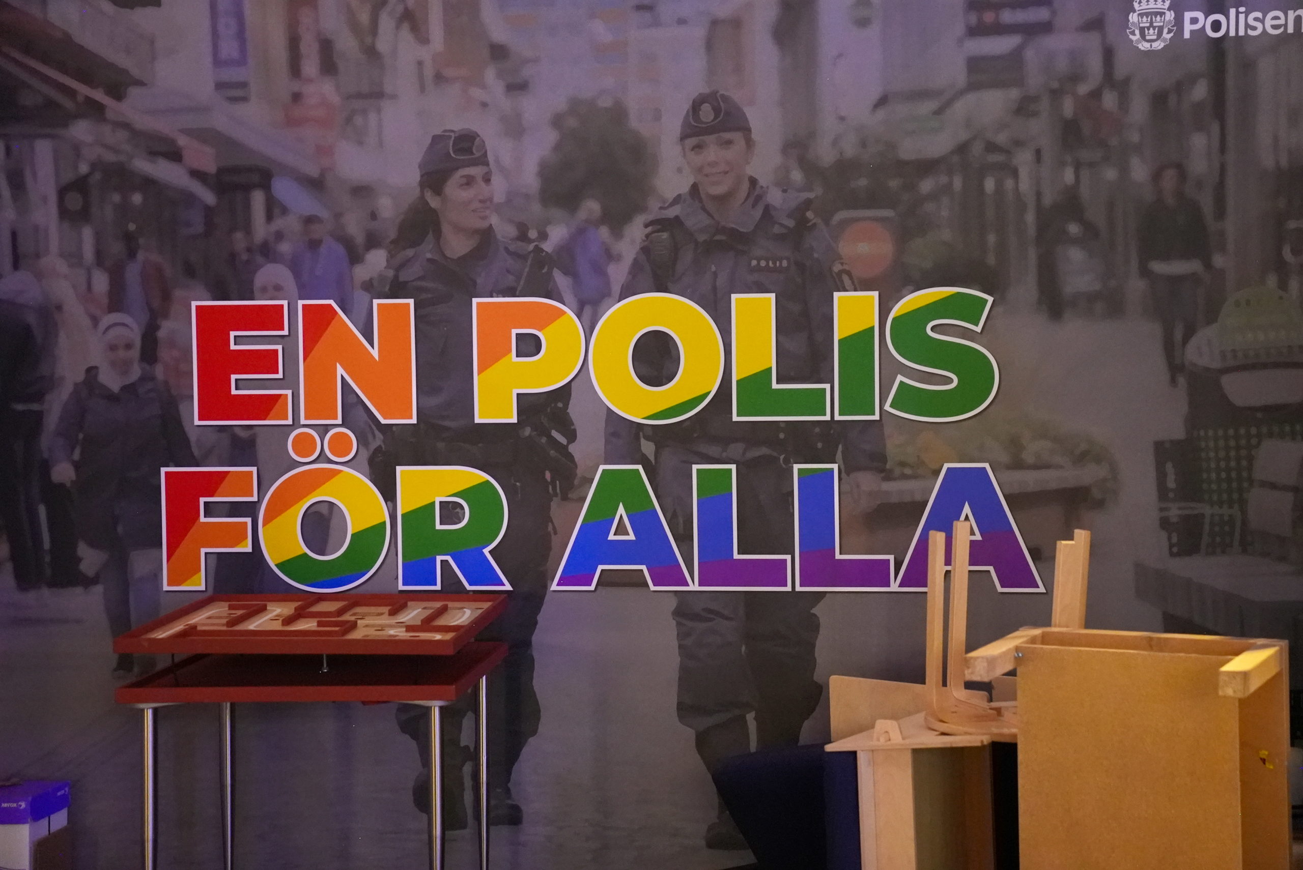 Göteborg police are for everyone. Not just for ... well, this is not very clear.