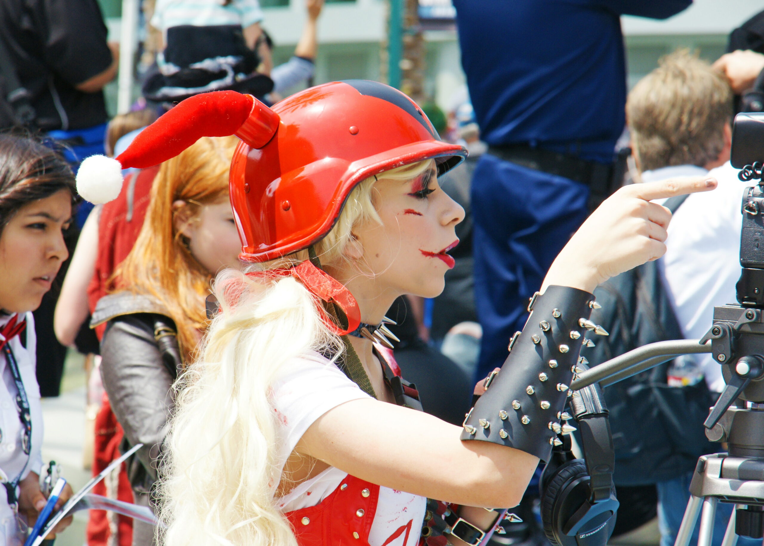 I'm talkin' to you, moron.